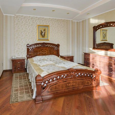 Ghostinitsa "Lina" Hotel Petropavlovsk Exterior foto